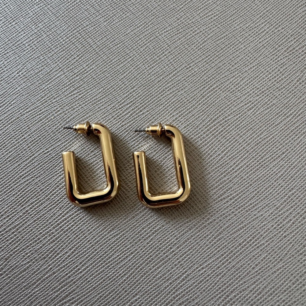 Sleek Gold Geometric Hoop Earrings